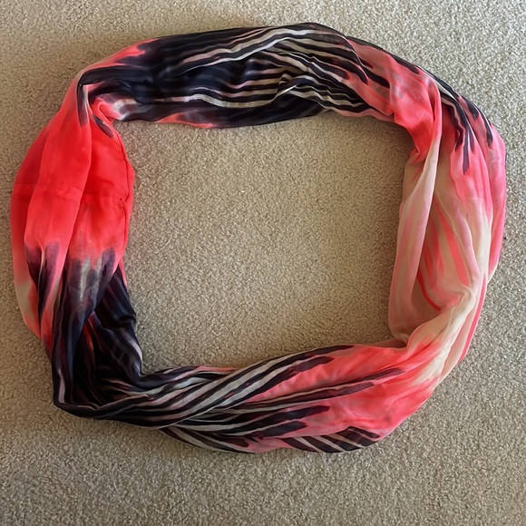 Abstract Print Infinity Scarf - Picture 2 of 5